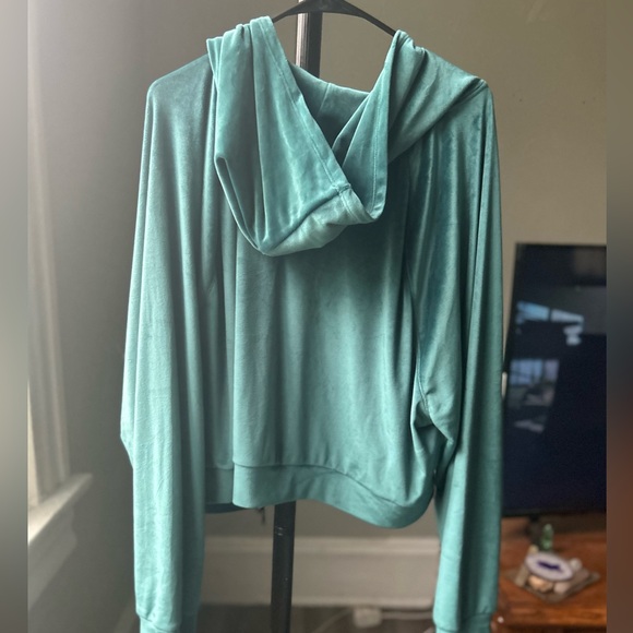 NWT Victoria's Secret On Point Women M French Saga Velour Hoodie - Picture 9 of 9